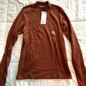 Uniqlo mockneck long sleeve top